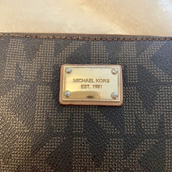 Michael Kors Signature Coated Canvas Logo Zip Around Wristlet Wallet - Picture 5 of 7